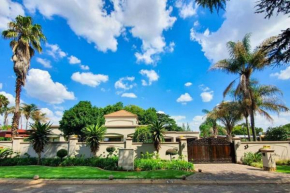 OR Tambo Airport Mansion ,Self Catering Holiday Home